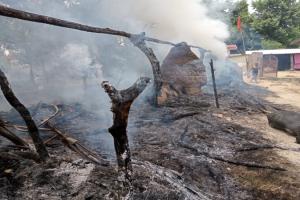 अयोध्या : आग से चार घर की गृहस्थी राख, गाय भी जिंदा जली