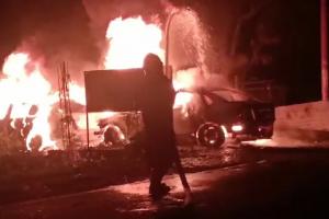 हल्द्वानी: सर्विस के लिए आई दो कारों में लगी आग