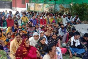Ramnagar News : अतिक्रमण हटाओ अभियान के विरोध में उतरे वन गूजर, वन विभाग में किया जोरदार प्रदर्शन   