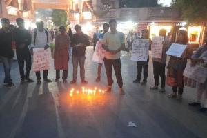 वाराणसी : आइसा और ऐपवा संगठन ने महिला पहलवानों के समर्थन में बीएचयू के विश्वनाथ मन्दिर के सामने किया प्रदर्शन