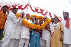 अयोध्या : नगर पंचायत खिरौनी की पहली चेयरमैन रेशमा भारती ने ली शपथ