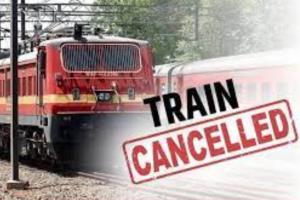 बरेली: 17 ट्रेनें निरस्त होने से यात्री हुए परेशान, आज 26 ट्रेनें रहेंगी कैंसिल
