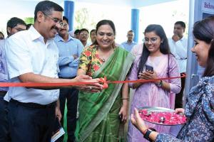 Rudrapur News : दिव्यांगों को मिलेगी कृत्रिम अंग निर्माण और मरम्मत की सुविधा, डीएम ने किया डीडीआरसी का उद्घाटन 