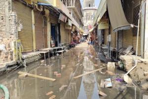 अयोध्या: मुश्किल से खुल रहीं दुकानें, नहीं पहुंच रहे श्रद्धालु, रामपथ निर्माण पर खोदाई के बाद जलभराव, बड़ी मुसीबत