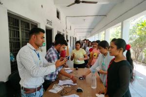 बहराइच : जिले के तीन केंद्रों पर आयोजित हुई नीट परीक्षा, पुलिस की निगरानी में 2195 अभ्यर्थियों ने दी परीक्षा