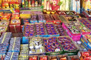 हल्द्वानी: शहर से बाहर शिफ्ट होंगे 11 पटाखा गोदाम-दुकानें
