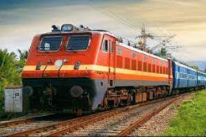 शाहजहांपुर: ट्रेन के आगे कूदकर व्यक्ति ने दी जान, मंदिर के गेट पर मिला शव