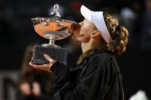 Italian Open 2023 : विंबलडन चैंपियन Elena Rybakina ने जीता इटालियन ओपन का खिताब, पुरुष वर्ग में Holger Rune-Daniil Medvedev फाइनल में 