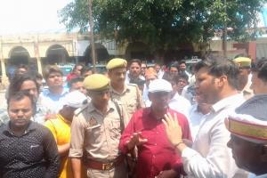 रामपुर : मतगणना में पिछड़ने पर भड़के भाजपा प्रत्याशी के पति, प्रशासन पर लगाया बेईमानी का आरोप