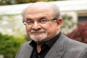 हमले के करीब नौ महीने बाद सामने आए मशहूर लेखक Salman Rushdie, बोले- 'मेरा पेन अमेरिका से लंबा नाता...'