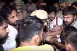 Wrestlers Protest: दिल्ली के जंतर-मंतर पर हंगामा, प्रदर्शन कर रहे पहलवानों और पुलिस के बीच धक्का-मुक्की