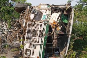 रामनगर: बस और टाटा 407 में जोरदार भिड़ंत, रोडवेज चालक को मौके पर मौत