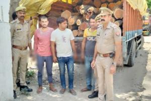अमरोहा: खैर की लकड़ी से लदा वाहन पकड़ा, तीन गिरफ्तार