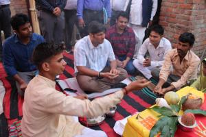 रामपुर: निर्धन का आवास बनवाने को डीएम ने किया भूमि पूजन