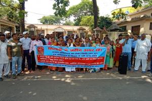 रामनगर: अपने हक के लिए वन परिसर में धरना देकर गरजे लोग 