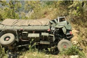 ऋषिकेश: आर्मी ट्रक हादसे में एक व्यक्ति की मौत, एक घायल  