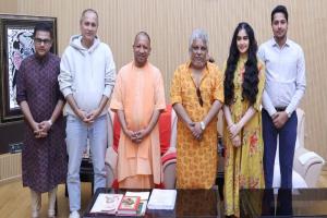  लखनऊ : फिल्म 'द केरल स्टोरी' टीम ने की CM योगी से मुलाकात