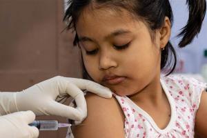 बरेली: पढ़े-लिखे लोग बच्चों को टीका लगवाने में पीछे