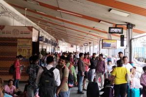 बरेली: पटरी पर लौटने लगी रेल यातायात व्यवस्था, दो दिन बाद फिर दिक्कत