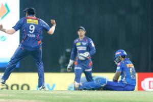 IPL 2023: मुबंई को हरा कर लखनऊ प्लेऑफ की दौड़ में बरकरार