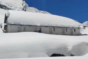 Hemkund Sahib Yatra: 20 को खुलेंगे हेमकुंड साहिब के कपाट, बर्फीली वादियों के बीच होंगे भव्य दर्शन 