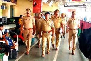 अयोध्या: सीओ रेलवे ने लिया थाने व सुरक्षा व्यवस्था का जायजा, लंबित प्रकरणों के निस्तारण और सतर्कता की दी हिदायत