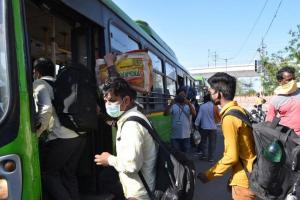 हल्द्वानी: ज्योलीकोट के यात्रियों को नहीं बैठा रहे बस चालक