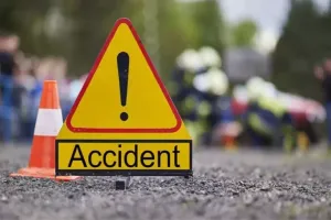 Breaking News : झांसी में दर्दनाक सड़क हादसा, योग करते बच्चों को ट्रक ने रौंदा, तीन की मौत