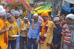 प्रयागराज : मुस्लिम भाइयों ने भगवान जगन्नाथ रथयात्रा का किया स्वागत 