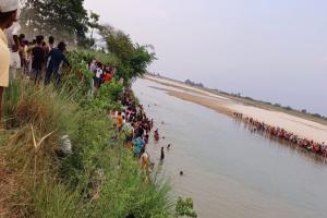 बहराइच : सरयू नदी में पिता पुत्र समेत तीन की डूबकर मौत, पुलिस ने शवों को पोस्टमार्टम के लिए भेजा