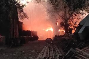 उन्नाव : कुंदन रोड पावर हाउस के स्टोर में लगी भीषण आग