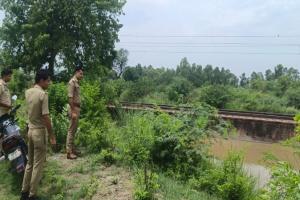 हरदोई : रेलवे क्रासिंग नहर पुल में फंसा मिला युवक का शव