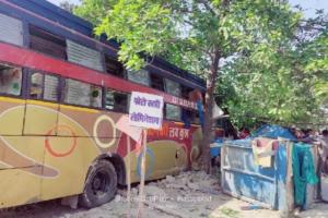 बस्ती : बिहार से राजस्थान जा रही बस पेड़ से टकराई, चार यात्री घायल