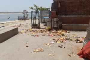 वाराणसी: जहां पीएम मोदी ने फावड़ा चलाकर दिया था  स्वच्छता का संदेश, आज वहीं फैला है कूड़ा