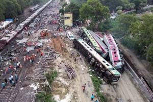 ओडिशा ट्रेन हादसा : परिवार वालों अब तक नहीं मिले अपनों के शव 