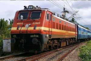 बरेली: मानसिक रोगी युवक ने ट्रेन के आगे लगाई छलांग, मौत