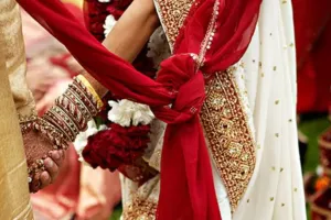 केरल: विवाह से चंद मिनट पहले दुल्हन को घसीटकर ले गई पुलिस, जाने पूरा मामला