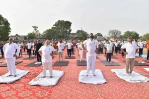 छत्तीसगढ़ में लाखों लोगों ने अंतरराष्ट्रीय योग दिवस के अवसर पर किया योग 