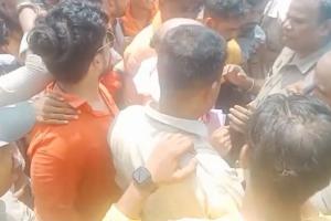 Kanpur Dehat: चर्च में धर्मातरण की आंशका को लेकर बजरंगियों ने हंगामा कर की तोड़फोड़, अधिकारी मौके पर पहुंचे