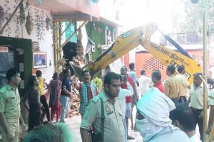 लखनऊ: अवैध निर्माण ध्वस्त करने पहुंची LDA की टीम पर हमला, जोनल अधिकारी व अभियंताओं के आई चोट