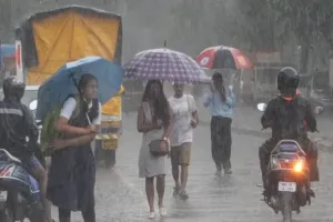 मुंबई और उसके उपनगरों में हुई मध्यम से भारी बारिश 