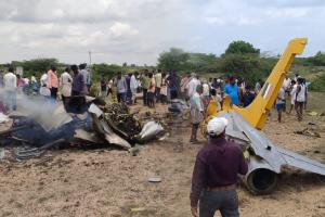कर्नाटक: वायुसेना का प्रशिक्षण विमान दुर्घटनाग्रस्त, पायलट सुरक्षित
