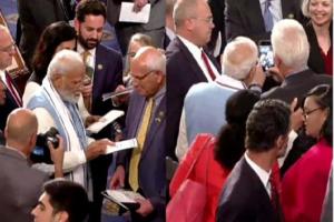 PM Modi US Visit : अमेरिकी संसद हुआ 'मोदीमय', सांसदों में लगी ऑटोग्राफ और सेल्फी लेने की होड़...तालियां बजाकर स्वागत