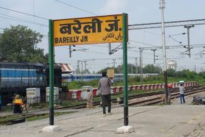 बरेली: ओडिशा हादसे के बाद रेलवे दिन में भी कर रहा पेट्रोलिंग, इज्जतनगर मंडल अधिकारी कर रहे औचक निरीक्षण