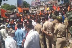 औरंगजेब के फोटो स्टेटस लगाने पर कोल्हापुर में बवाल, भीड़ को खदेड़ने के लिए पुलिस ने किया लाठीचार्ज