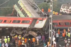 ओडिशा ट्रेन दुर्घटना: बाप ने फरिश्ता बनकर बचाई बेटे की जान, मुर्दाघर से निकालकर दी नई जिंदगी 