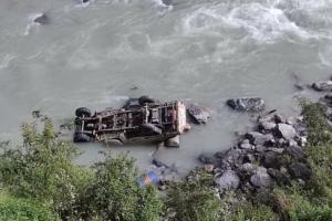 चमोली: नंदानगर विकास खंड में पिकअप वाहन गिरा 100 मीटर गहरी खाई में, चालक की मौत