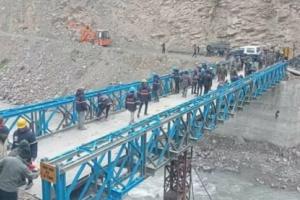 चमोली:  भारत-चीन सीमा पर स्थित डेढ़ माह पहले टूटा पुल फिर तैयार