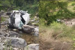 Pauri News: हाईवे पर अनियंत्रित होकर कार गिरी खाई में, एक ही परिवार के 5 घायल,  1 की मौत 