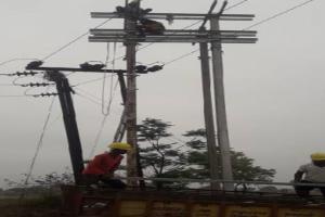 अयोध्या: 33 हजार केवीए लाइन टूटी, तीन उपकेंद्रों से बिजली आपूर्ति ठप